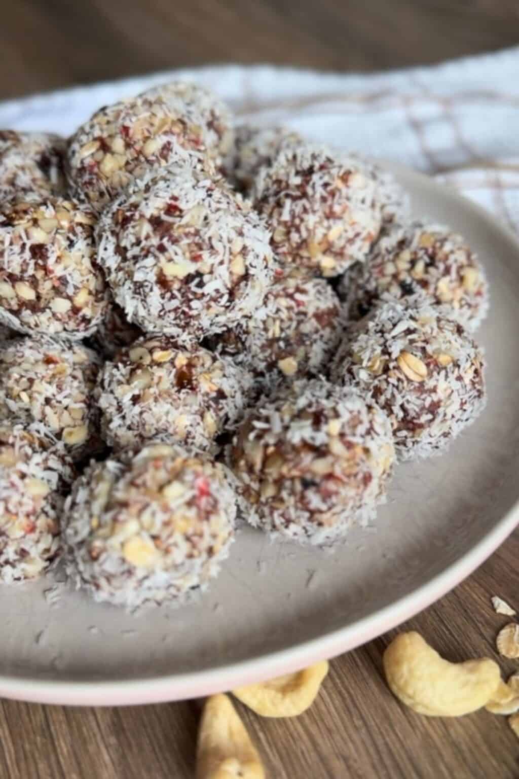 Quick and Easy Cashew Date Energy Balls for On-the-Go - Stretch and Folds
