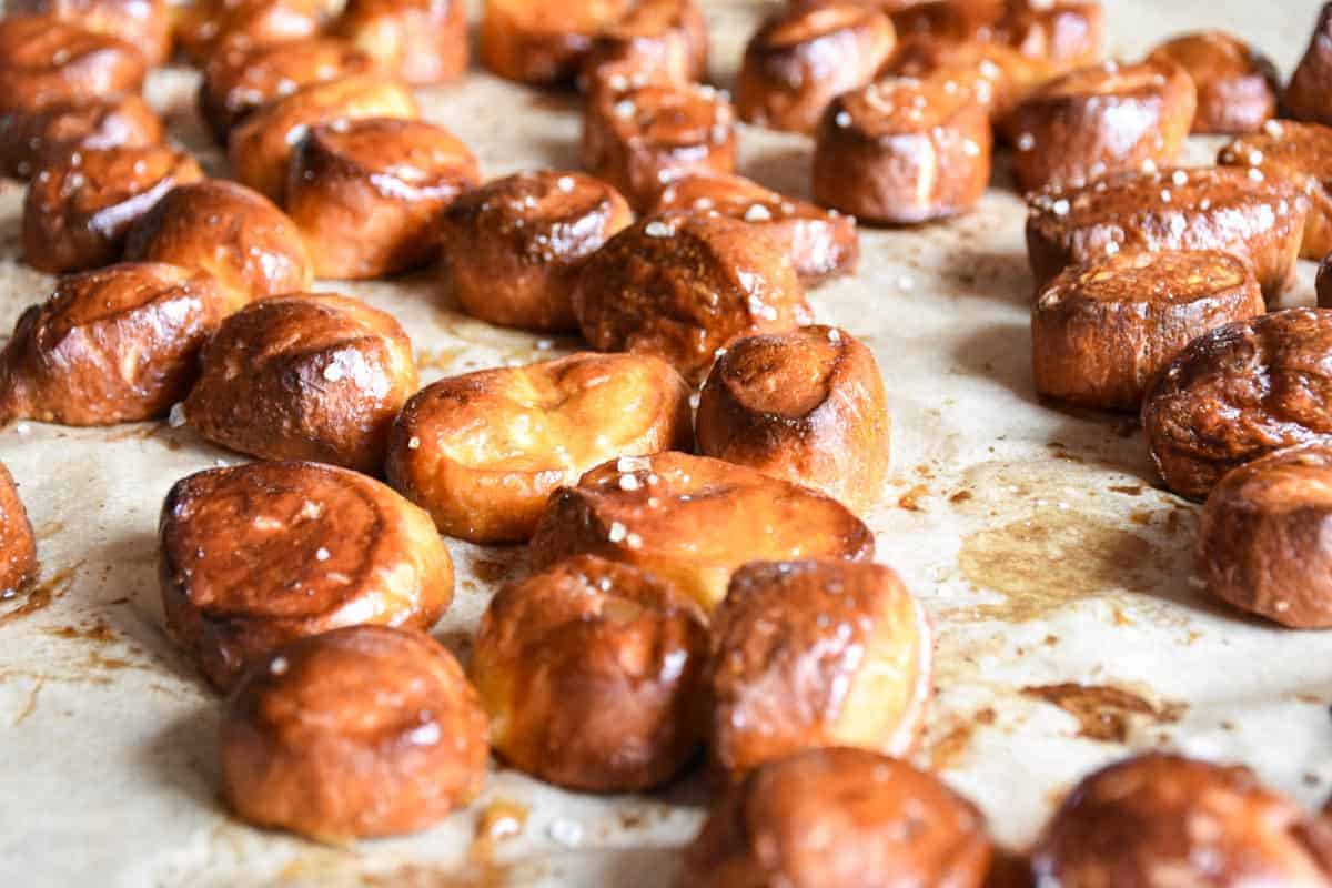 photo of the finished sourdough discard pretzel bites