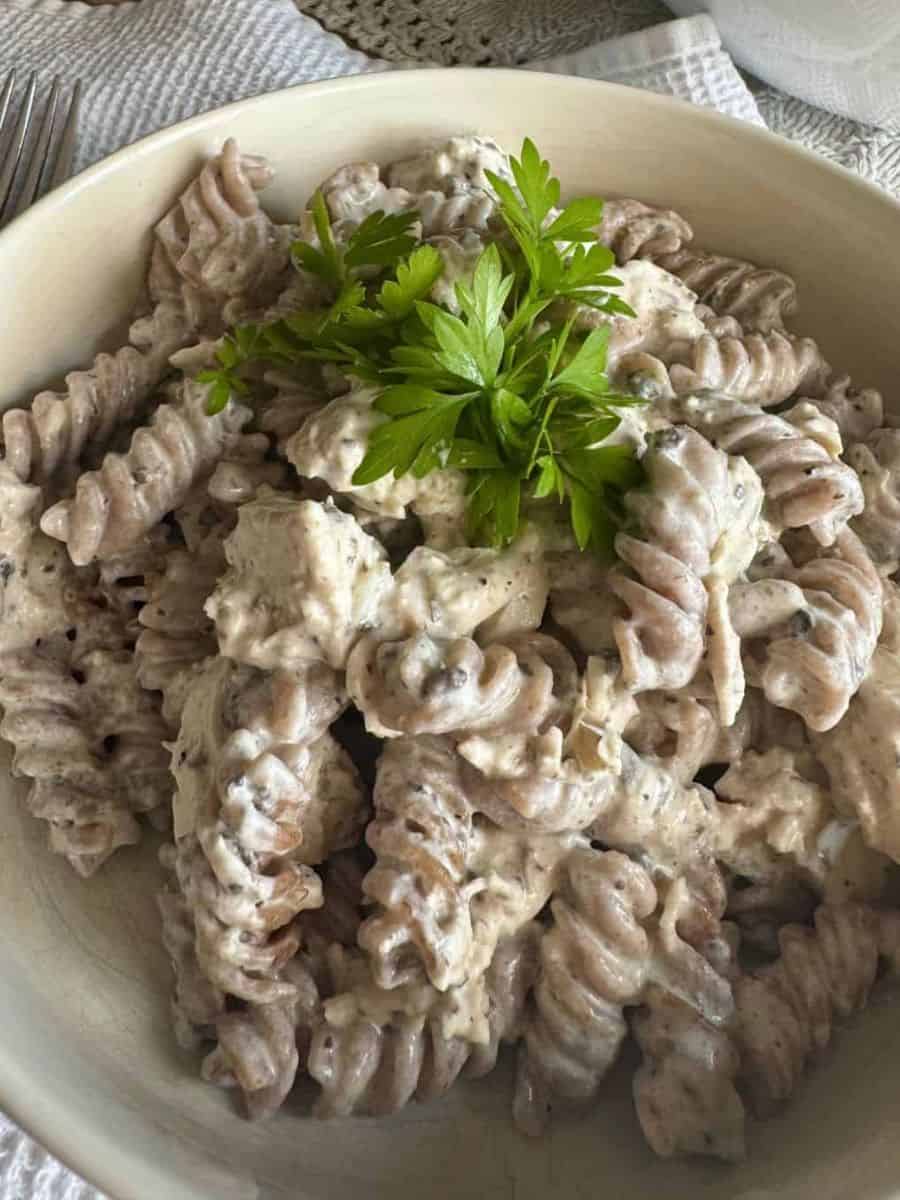 Delicious creamy pasta topped with fresh parsley, perfect for comforting meals and family dinners.