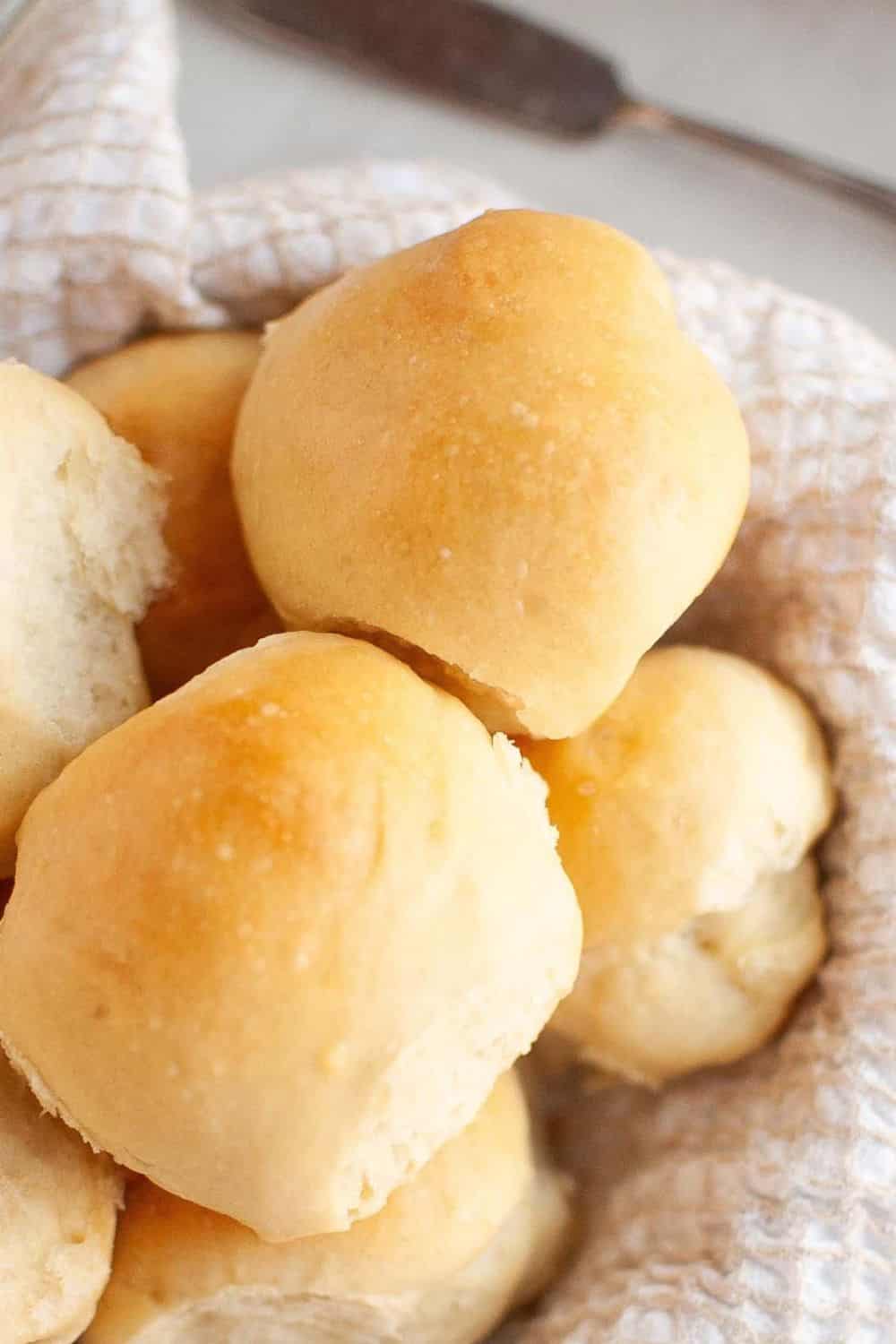 Delicious freshly baked bread rolls with soft texture and golden crusts, ideal for baking enthusiasts.