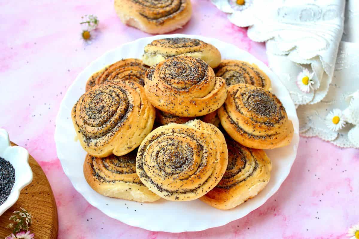 Delicious sourdough rolls with a swirl of poppy seeds, showcasing perfect stretch and folds in the b.