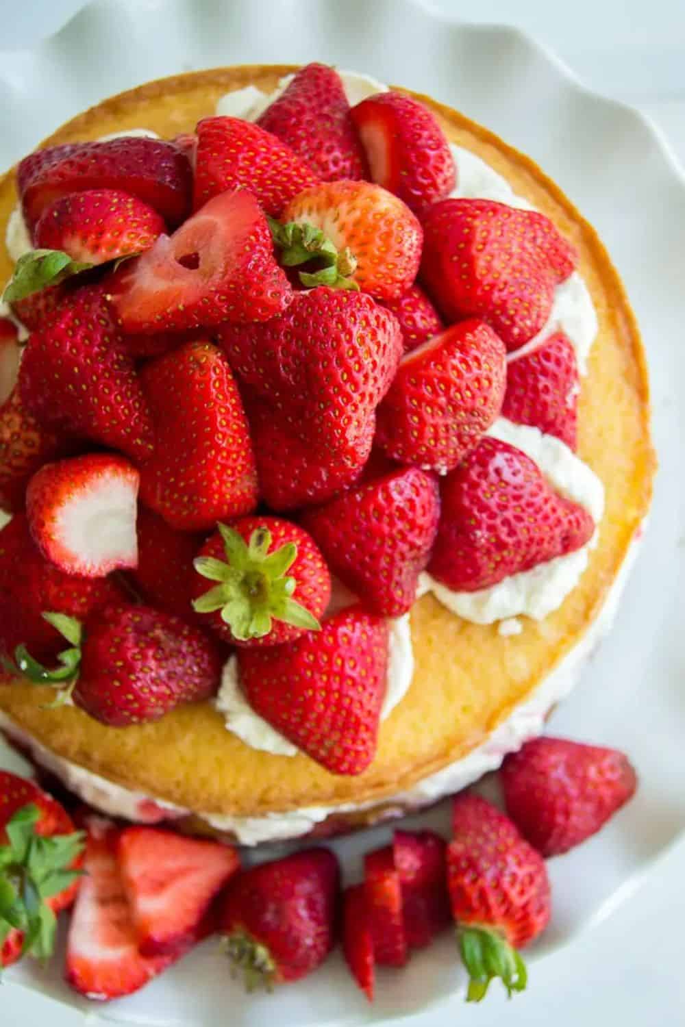 Delicious strawberry cake topped with ripe strawberries, perfect for celebrating Mother's Day.